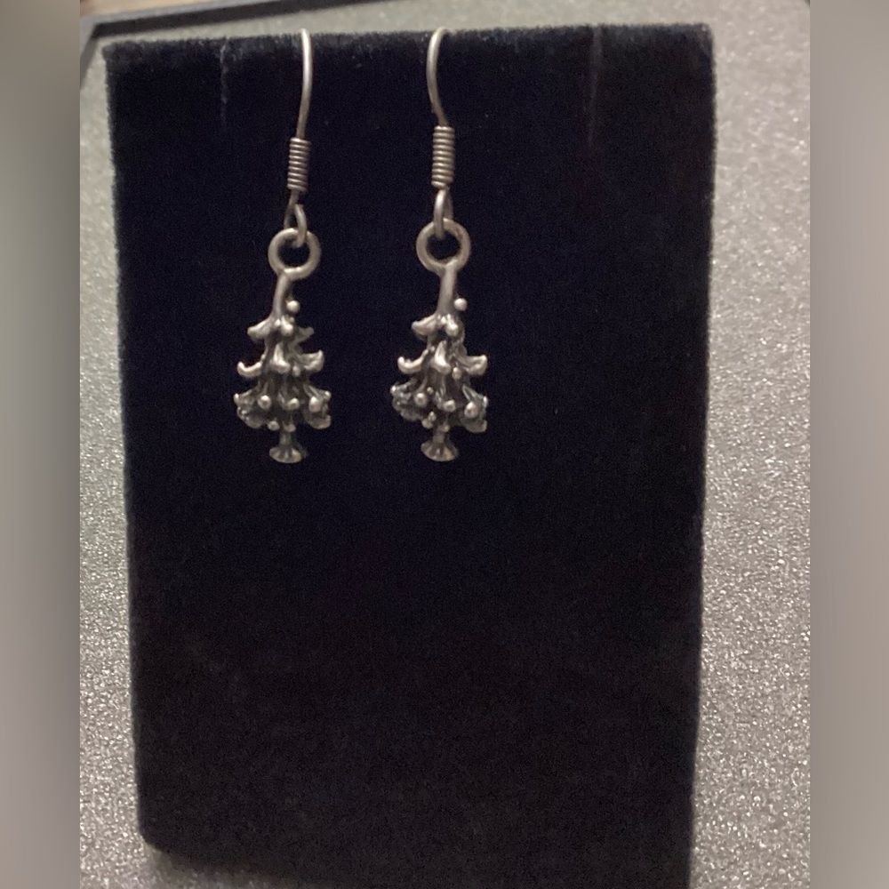 🚨Final Sale🚨!! Vintage Sterling Silver Christmas Tree Earrings